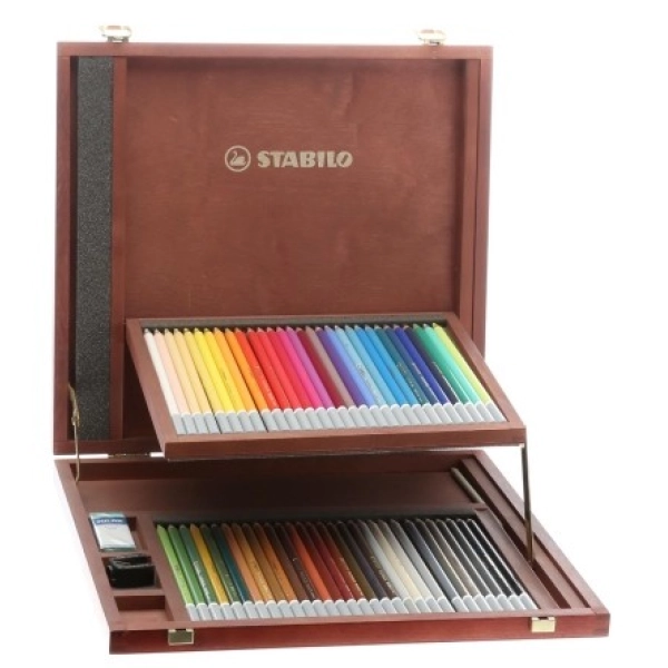 caja madera con lapices