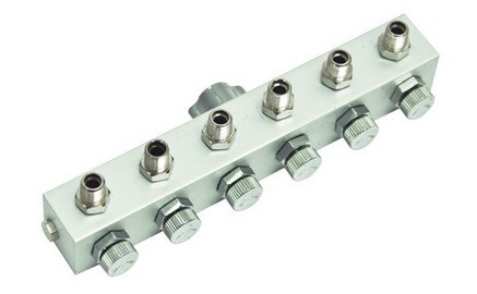 CONECTOR 6 SALIDAS 1/8 CON REGULADOR DE AIRE